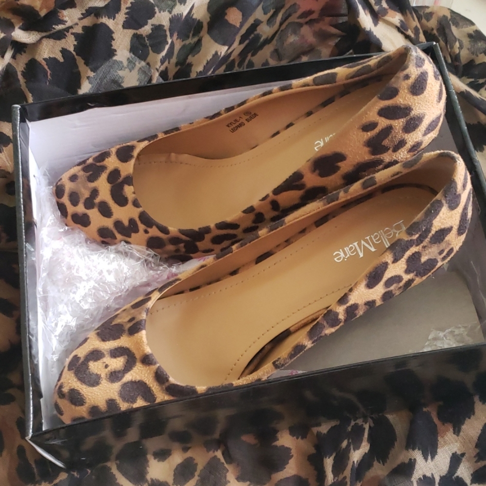 Leopard pumps